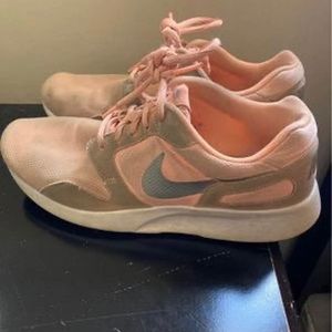 Nike Women Size 10 but fits more like a 9.5. Gently worn. Peach/Orange in color